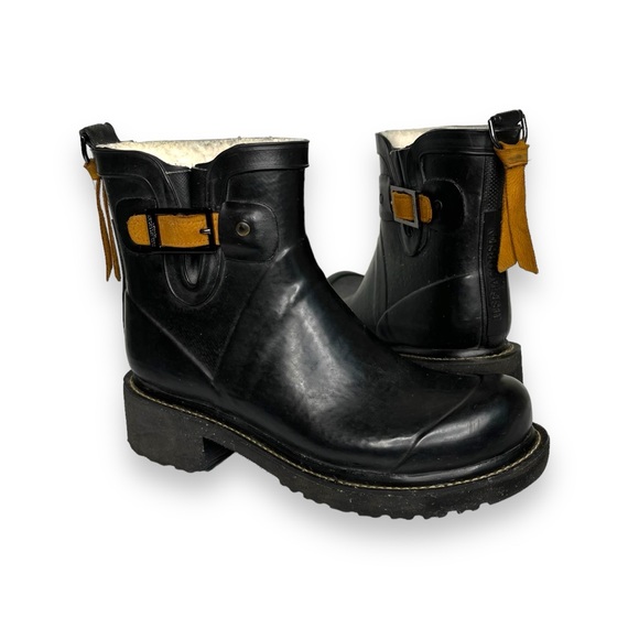 Ilse Jacobsen Shoes - Ilse Jacobsen Black Rubber Chelsea Lug Sole Short Ankle Rain Boot 8 38